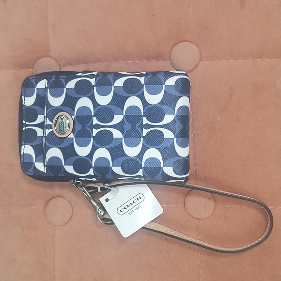 Coach Peyton Wristlet Camera Phone Credit Card Cosmetic Case F66803 - Picture 2 of 6